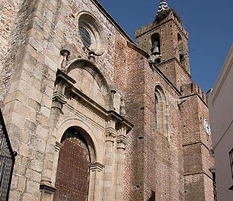 Imagen secundaria 1 - Plaza arochena y la iglesia de Nuestra Señora de la Asunción
