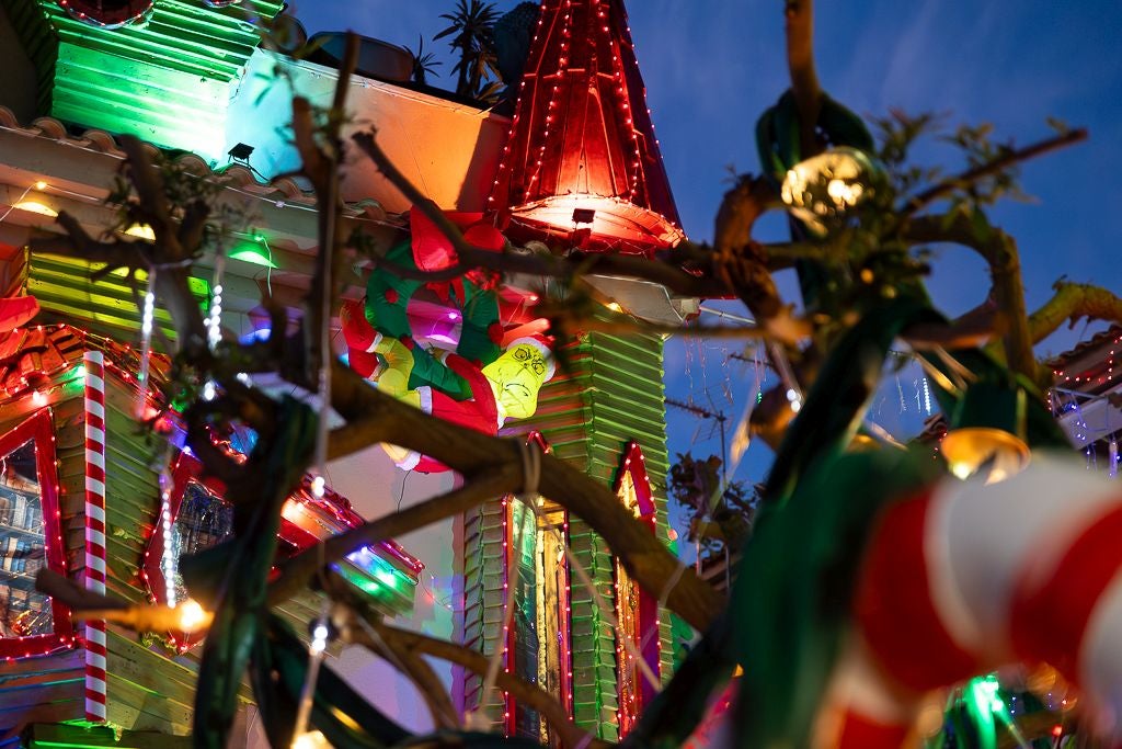 Las mejores imágenes de la inauguración de la Casa del Grinch de Corrales