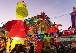 La Casa del Grinch hace de Corrales nuevamente uno de los epicentros de la Navidad en Huelva