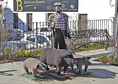 Imagen secundaria 1 - Un pueblo de cuento navideño que se viste de ganchillo desde hace una década en la Sierra de Aracena