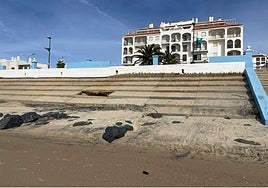 Bloque de viviendas en primera línea de Matalascañas