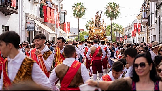 Alosno pone el broche de oro a sus fiestas patronales con la procesión de San Juan Bautista
