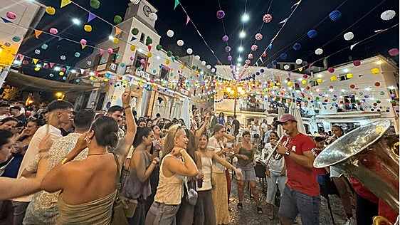 Las ferias y fiestas de la Sierra de Huelva que no te puedes perder este agosto: verbenas, atracciones y pasacalles