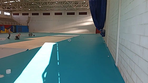 Denuncian la aparición de pegatinas con mensajes xenófobos en las instalaciones deportivas de San Bartolomé de la Torre