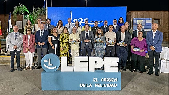 El Terrón reúne al sector turístico de Lepe para reconocer décadas de trabajo y talento