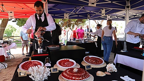 Mazagón celebra este fin de semana su ya tradicional concurso de corte de jamón con actuaciones musicales