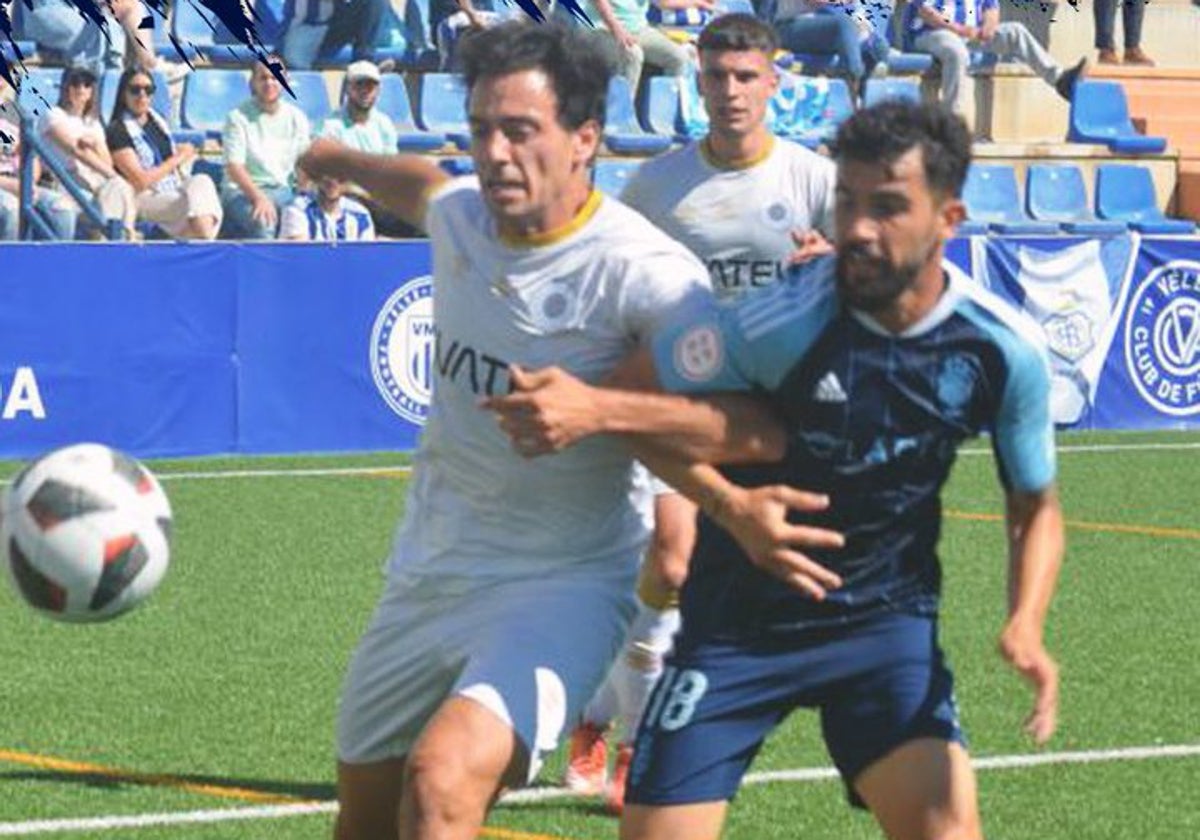 Adrián Arjona durante el Vélez-Recre