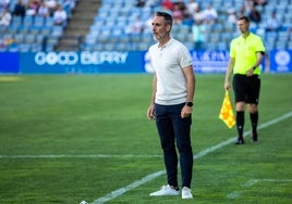 Abel Gómez alaba a su equipo: «No se queja, lo da todo y es una piña»