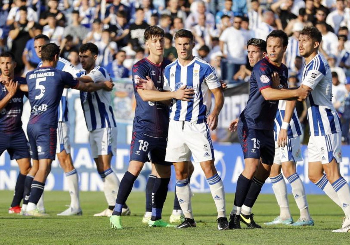 Un saque de esquina en el Recre-Gimnástica Segoviana del domingo