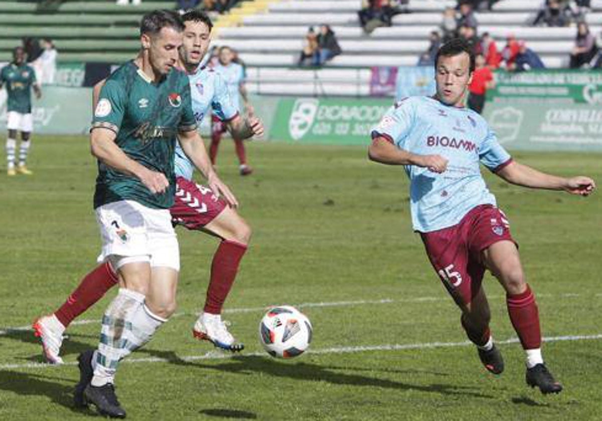 Rubén Solano en un partido con el Cacereño