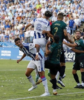 Imagen secundaria 2 - Diferentes jugadas y protagonistas en varios momentos del partido