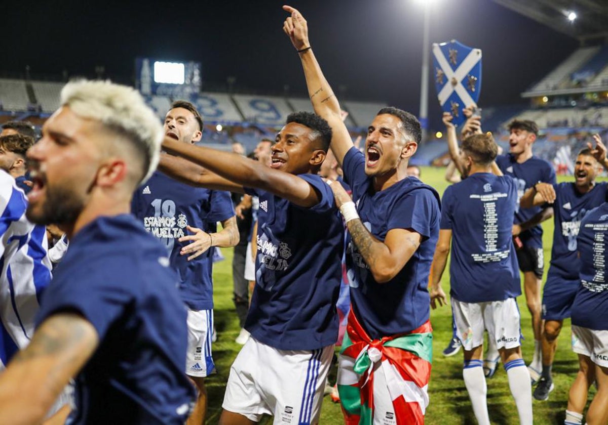Josiel Núñez y Dopi durante la celebración del ascenso