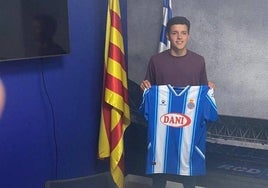 El prometedor lateral derecho juvenil del Recreativo José Ángel se marcha al Espanyol