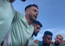 Momentos inolvidables del ascenso del Recreativo a Primera RFEF: La emocionante arenga de Iago Díaz