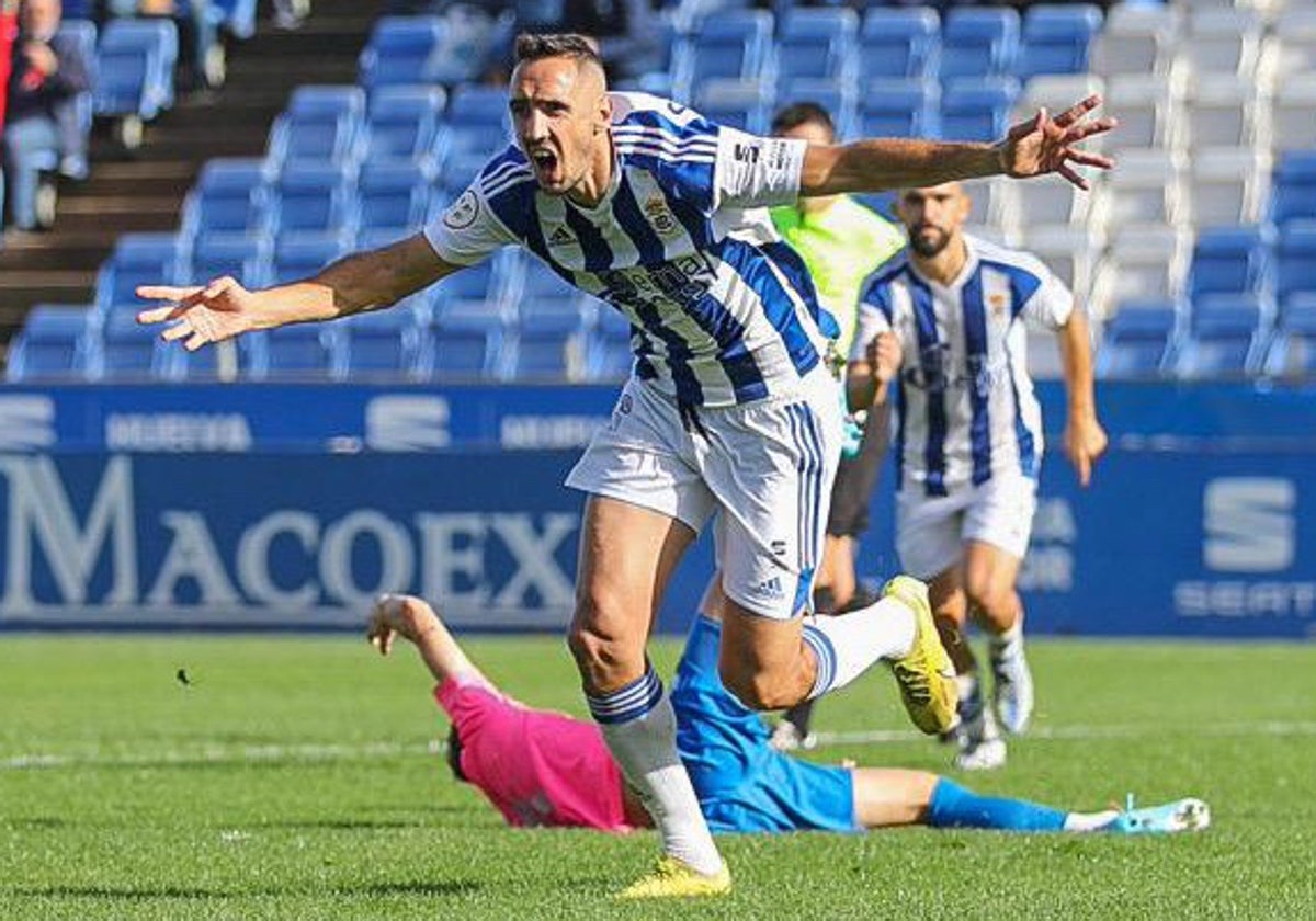 Pablo Caballero celebrando uno de sus goles la pasada temporada