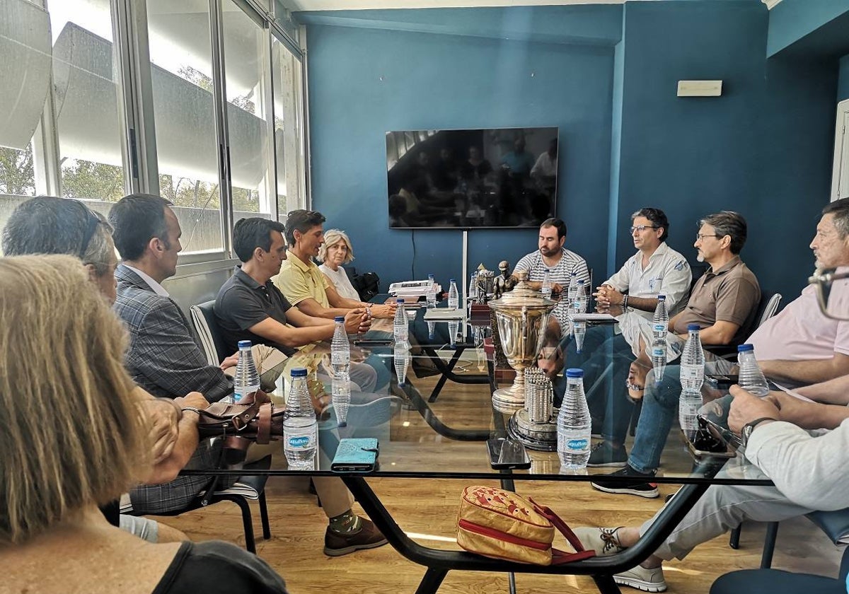 La reunión entre el Recre y la Federación de Peñas