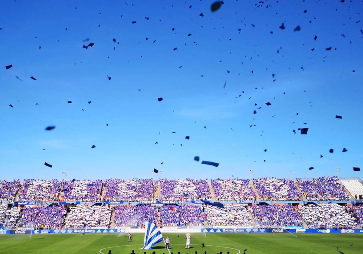 Mosaico antes del partido del ascenso ante el Cacereño en el Nuevo Colombino