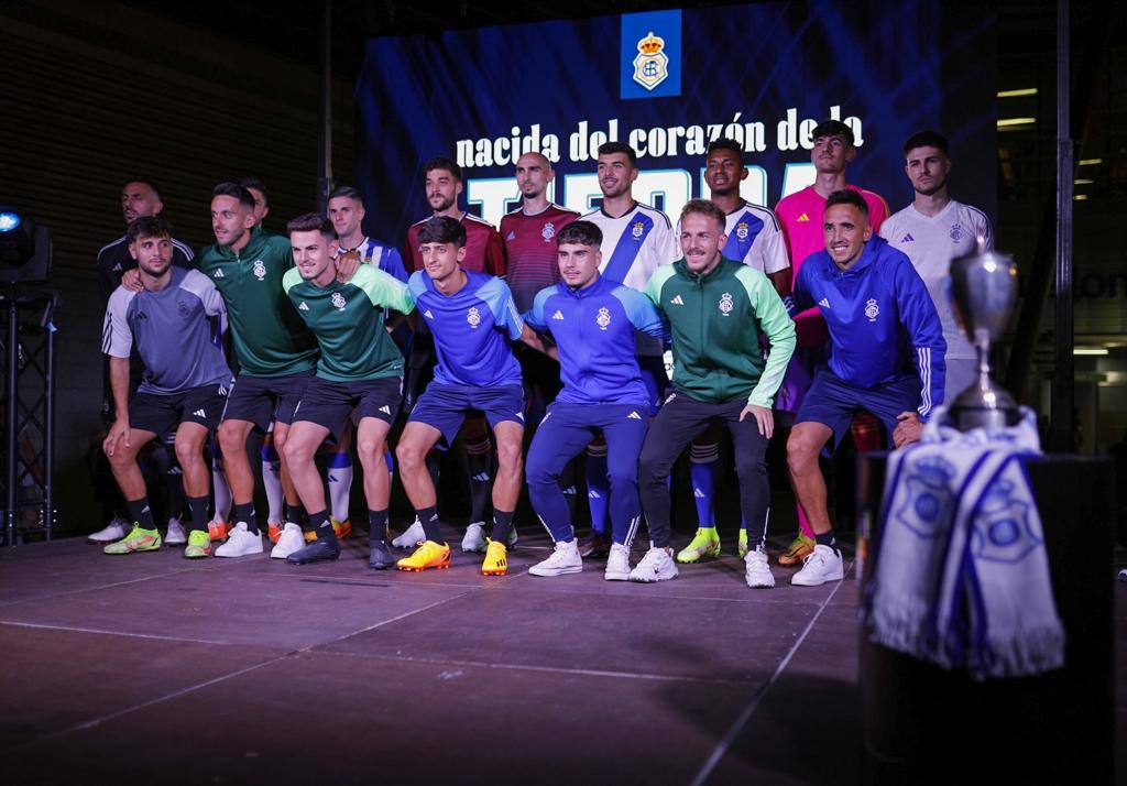 Todas las imágenes del acto de presentación de las equipaciones del Recreativo de Huelva