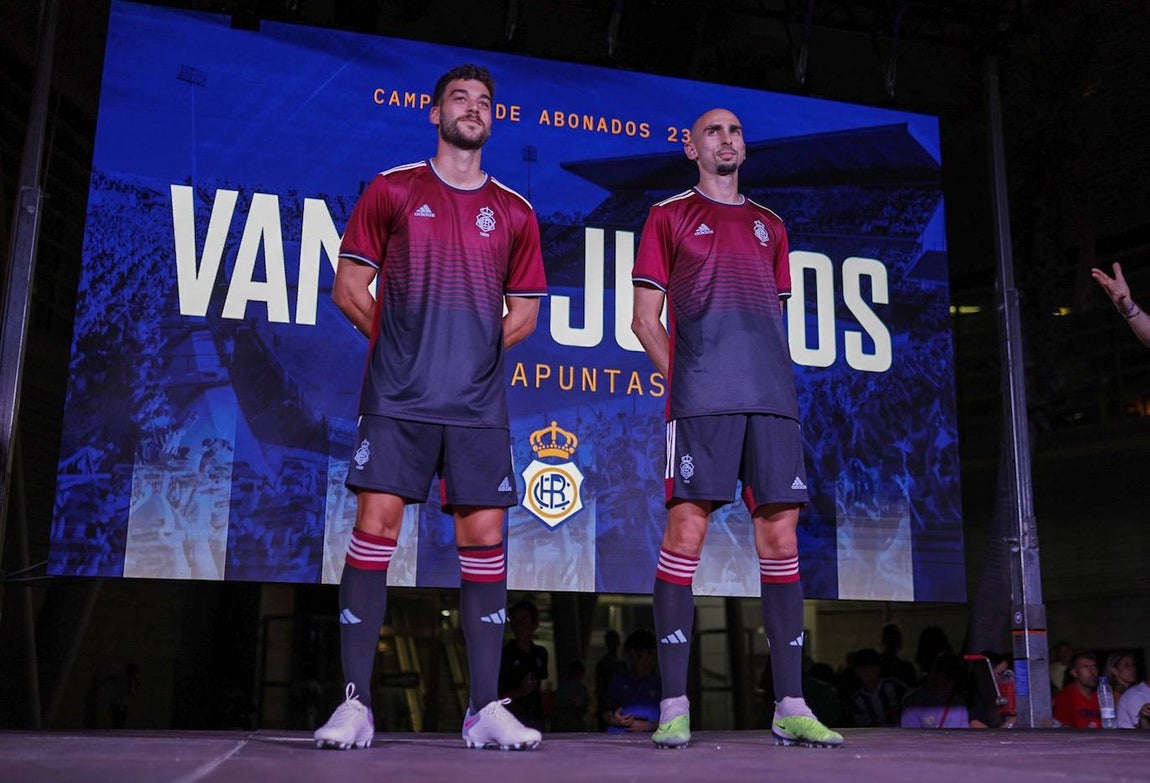 Todas las imágenes del acto de presentación de las equipaciones del Recreativo de Huelva