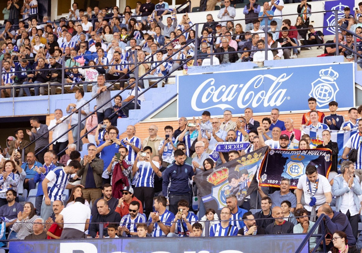 Aficionados del Recre en el partido del ascenso frente al Cacereño