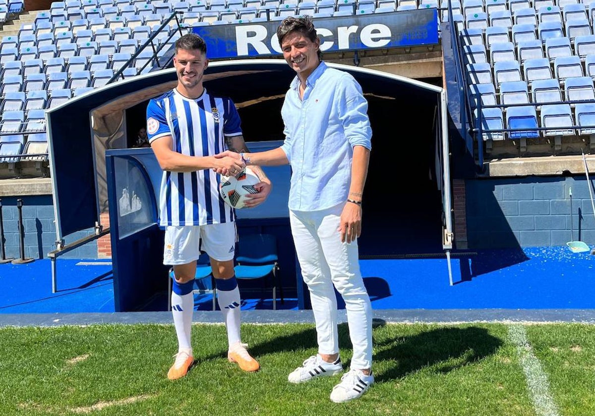 Caye Quintana junto a Jesús Vázquez en su presentación oficial