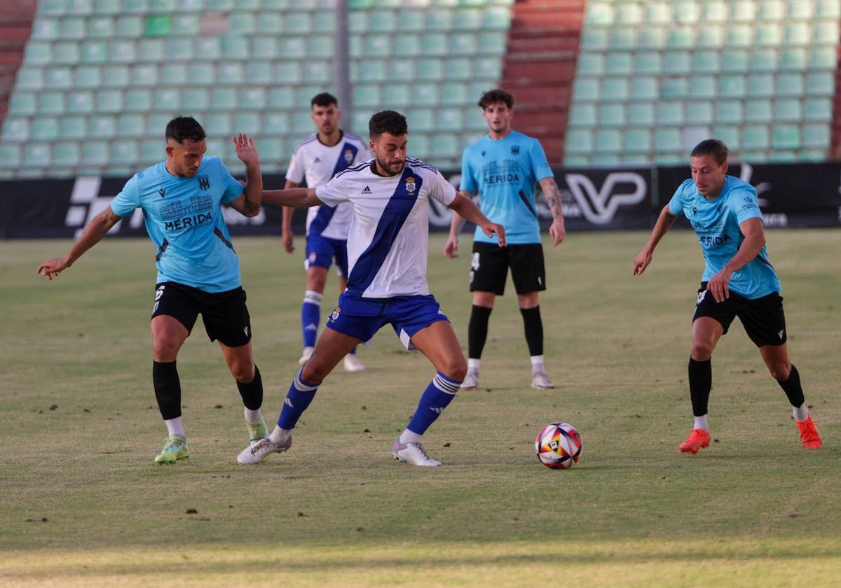 Un momento del partido entre el Mérida y el Decano