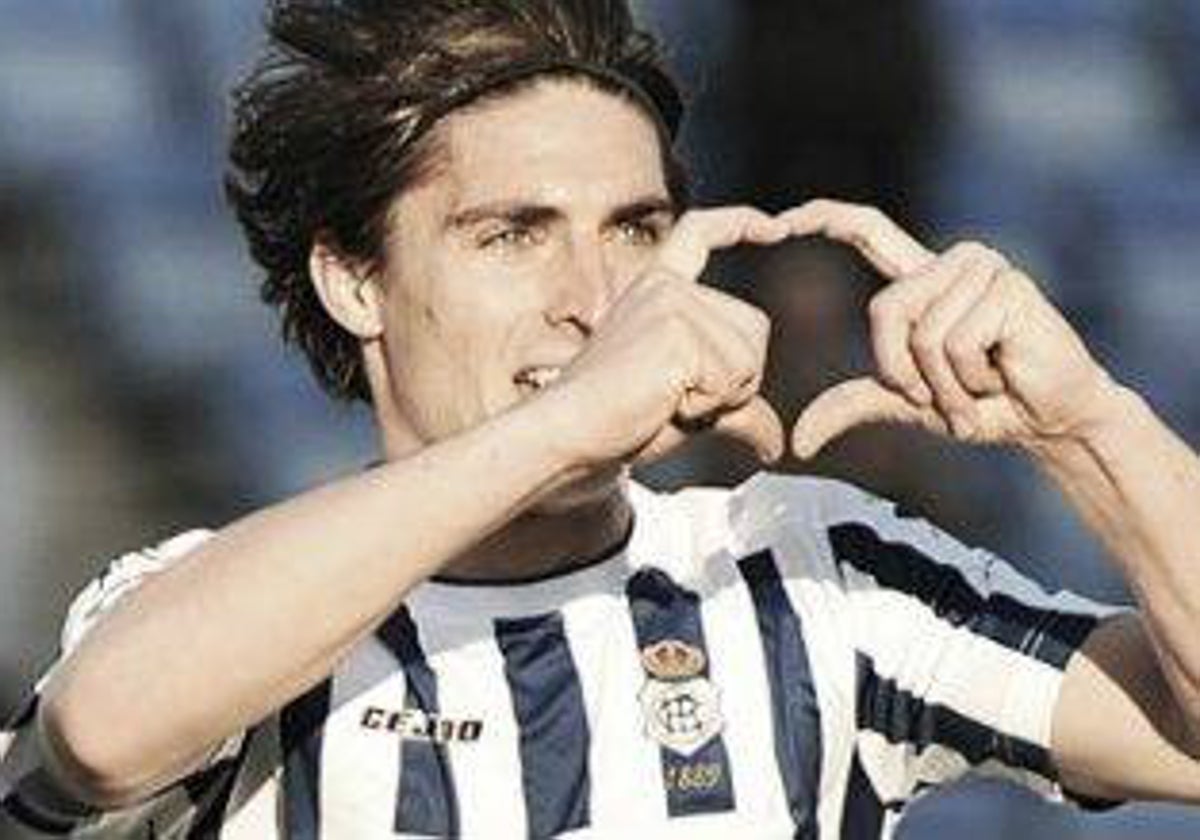 Jesús Berrocal celebra un gol marcado con el Decano