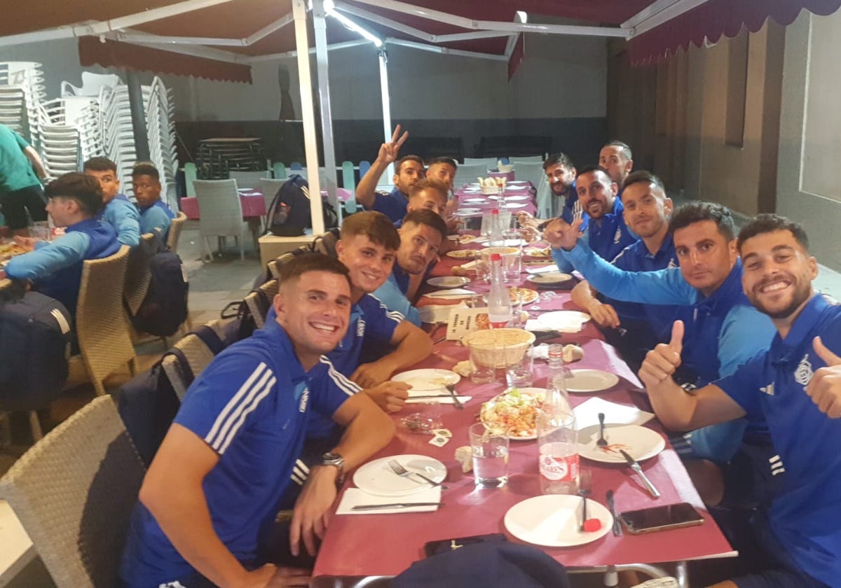 Jugadores del Decano, cenando en el hotel