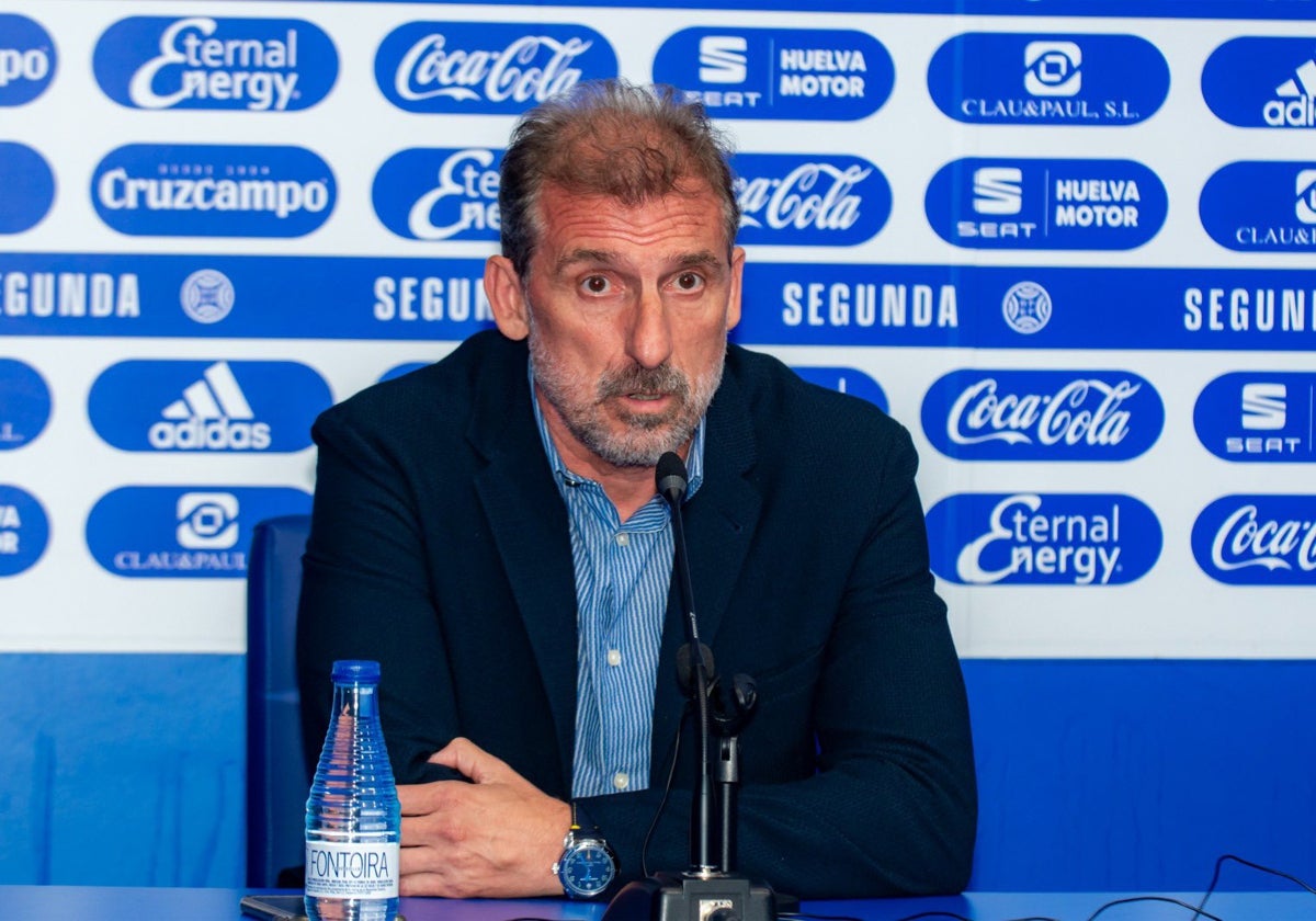 Óscar Arias, director deportivo albiazul, en su rueda de prensa de esta mañana