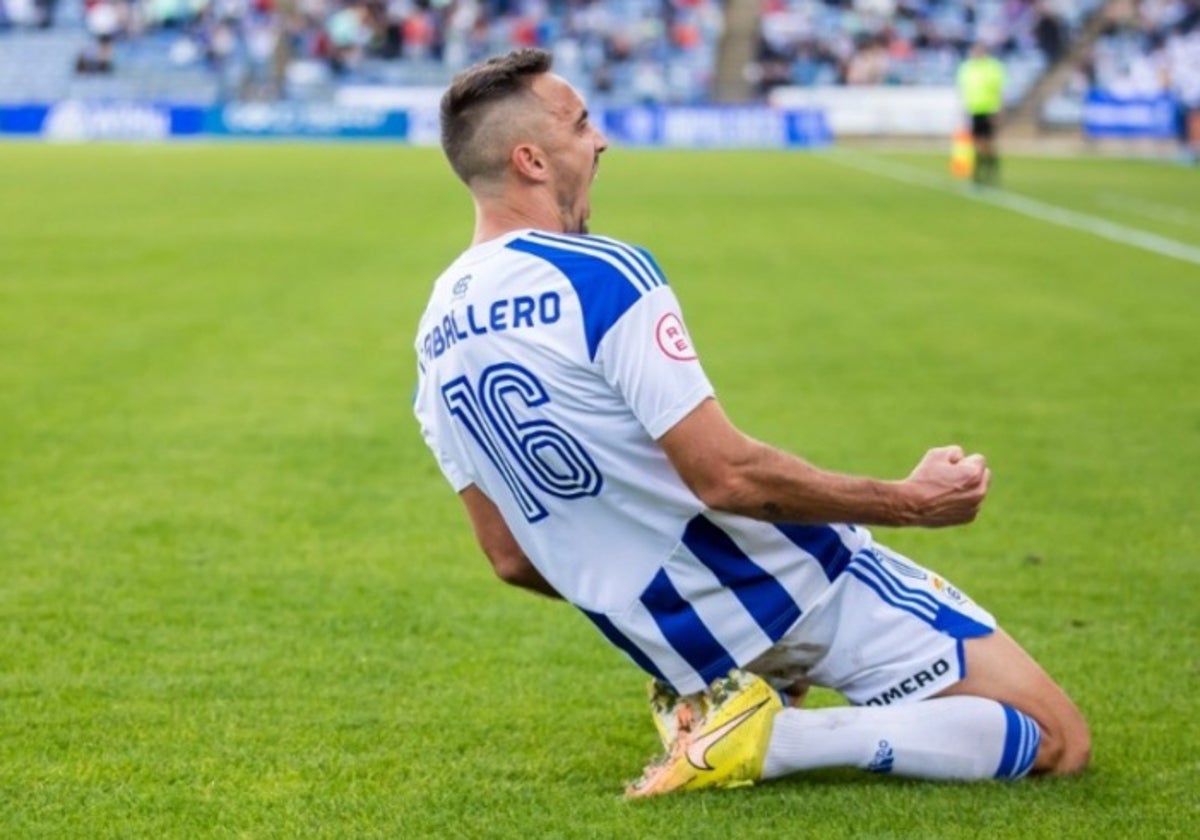 Pablo Caballero celebrando uno de los 13 goles que consiguió la pasada temporada