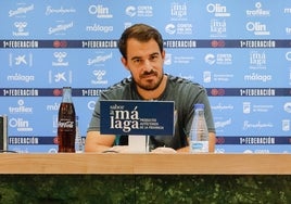 Manolo Sánchez, que podría suplir a Sergio Pellicer en el banquillo del Málaga, dice que el Recreativo «sabe competir»