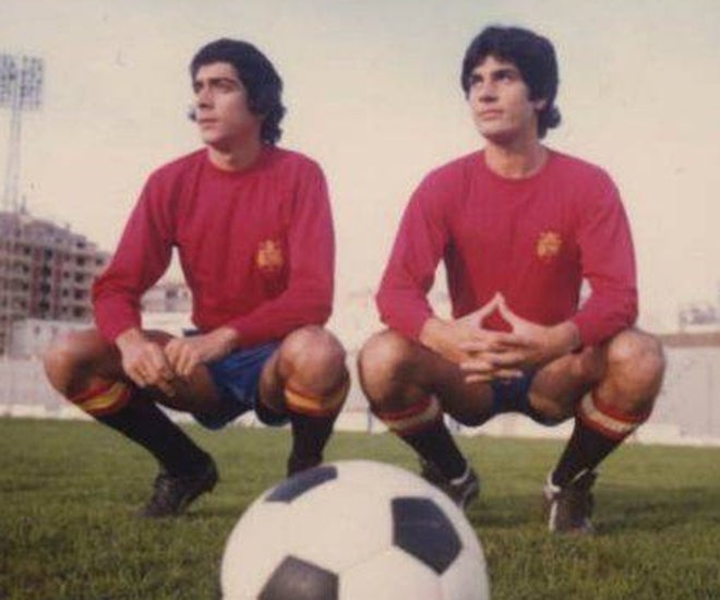 Antonio Zambrano y Joaquín Pichardo con la elástica de la Selección Española