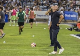 Abel Gómez alcanza la cifra de 50 partidos como entrenador del Recreativo en uno de sus momentos más delicados