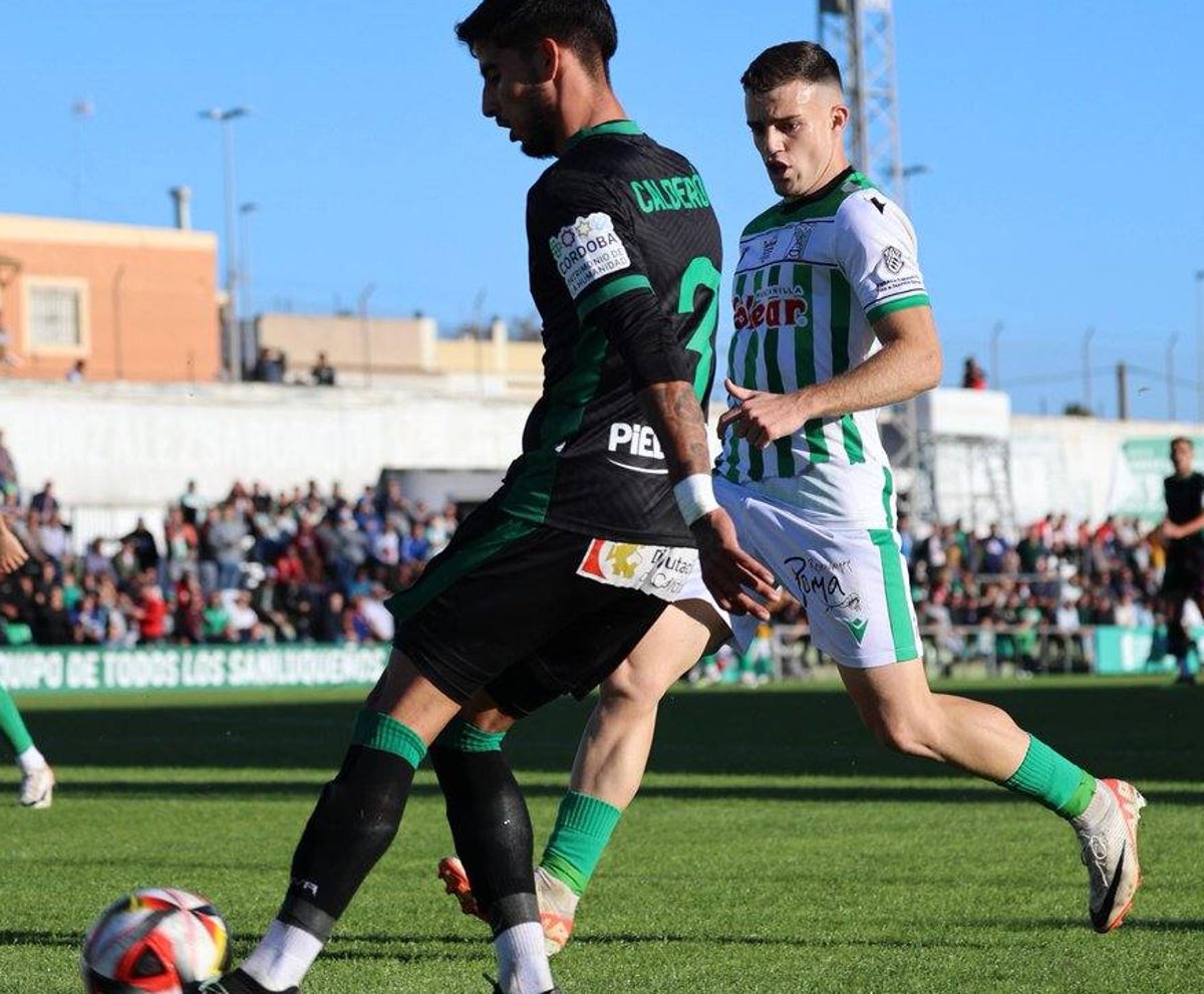 Un lance del Atlético Sanluqueño-Córdoba disputado este miércoles en El Palmar