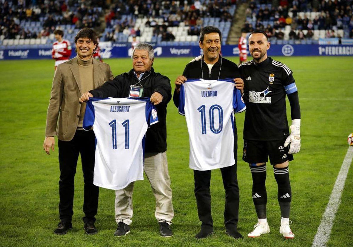 Alzugaray y Luzardo junto a Jesús Vázquez y Rubén Gálvez antes del inicio del partido