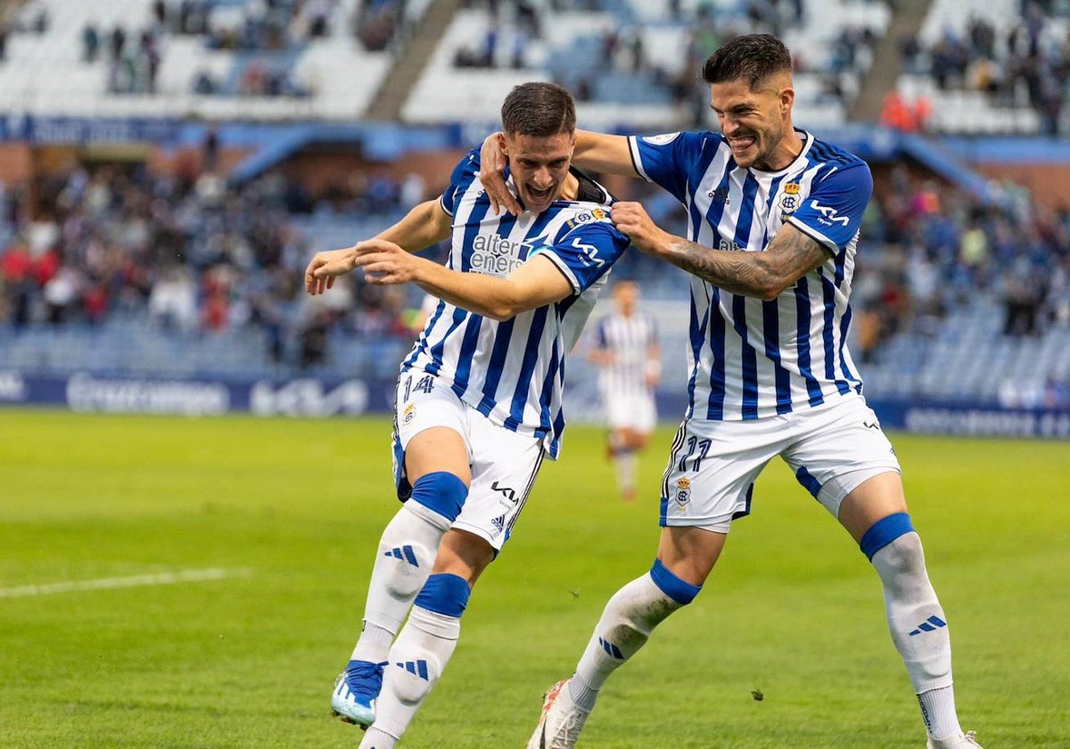 David del Pozo celebrando junto a Caye Quintana uno de sus cuatro goles esta campaña