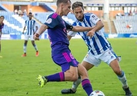 El excentrocampista del Recreativo Jordi Ortega desciende a la Tercera RFEF y Javi García vuelve a los banquillos
