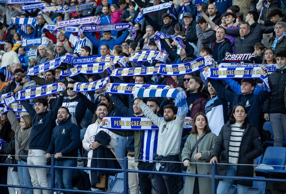 Las mejores imágenes del Recreativo-Córdoba en el césped y en la grada