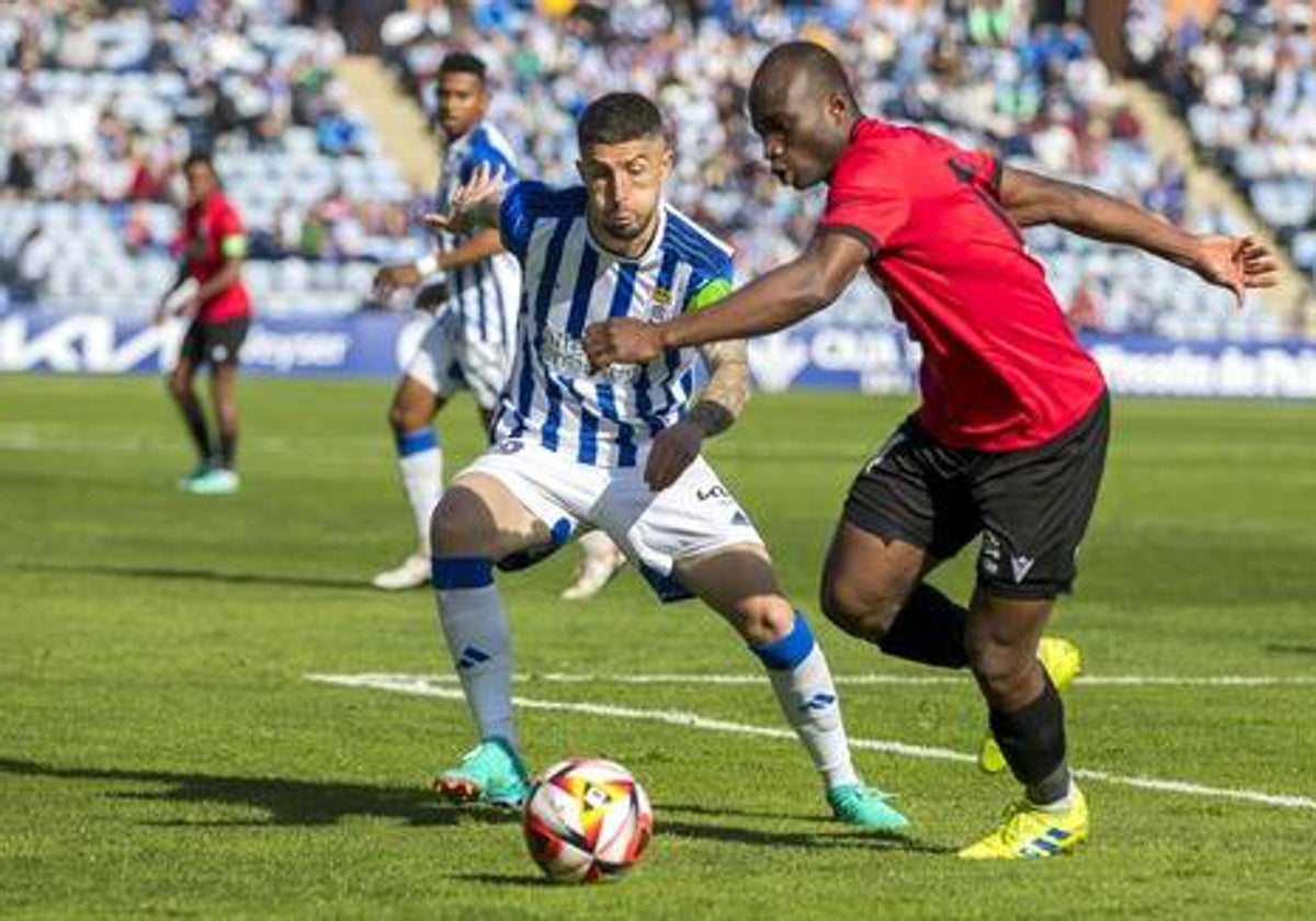 Antonio Domínguez durante el Recreativo-Melilla disputado en el Nuevo Colombino