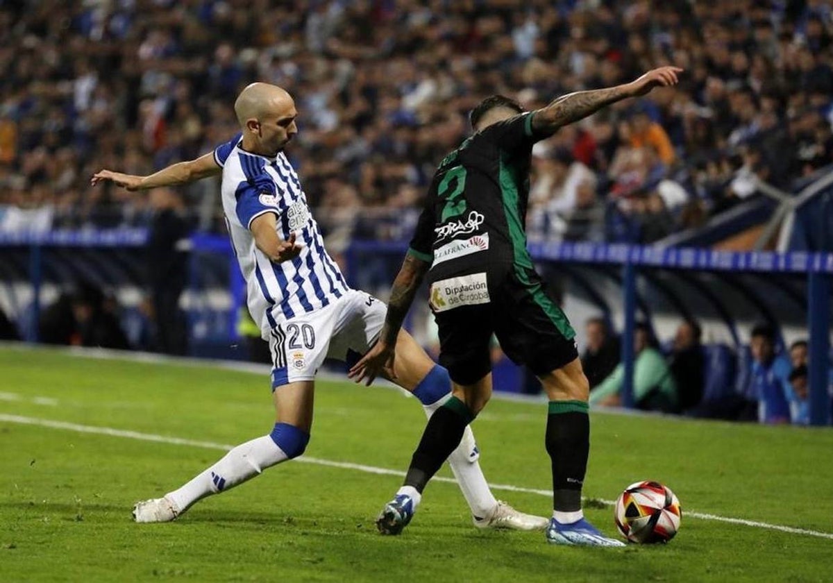 Gorka Iturraspe durante el Recreativo-Córdoba de esta temporada en el Nuevo Colombino