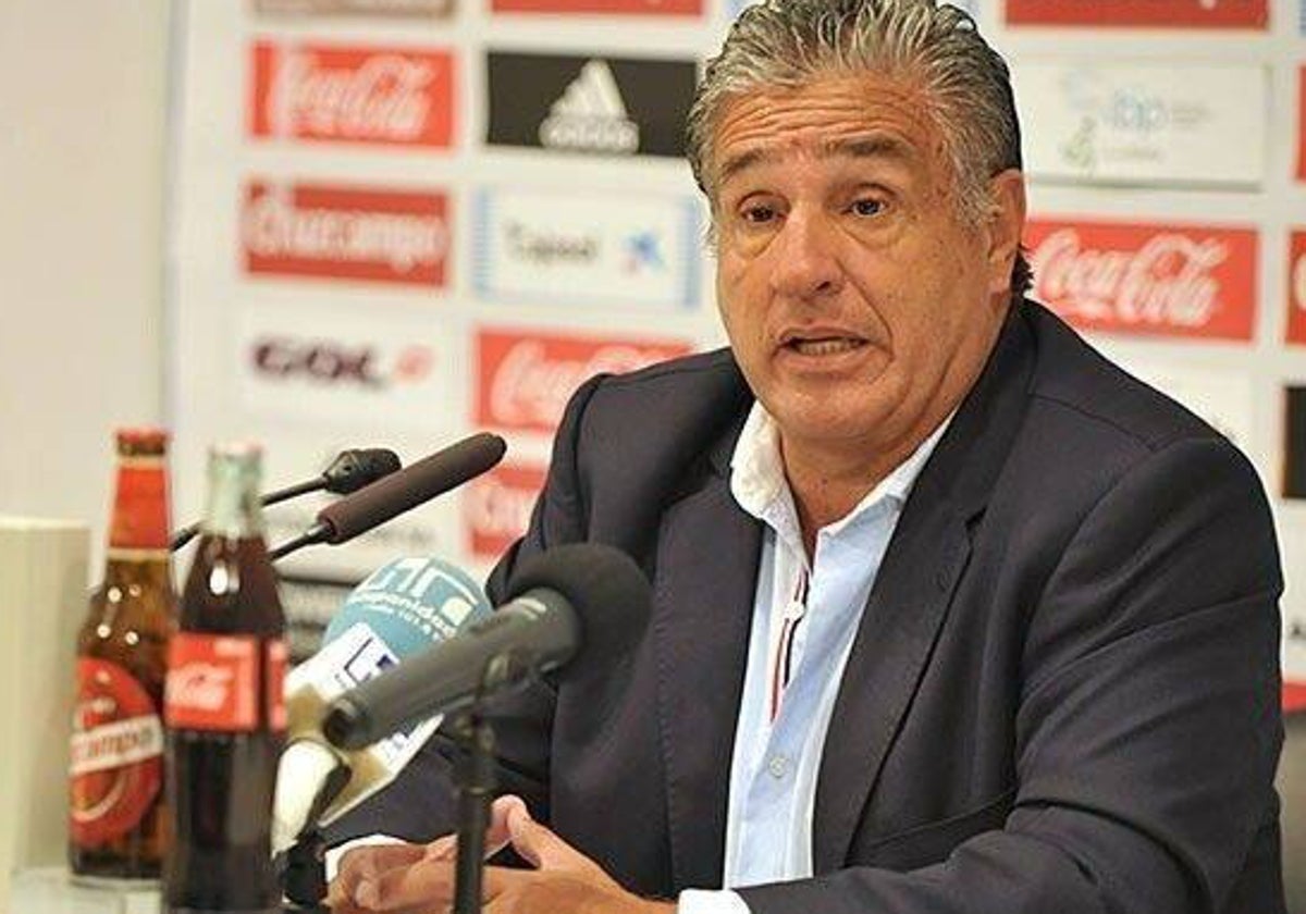 Víctor Hugo Mesa en una rueda de prensa en el Nuevo Colombino
