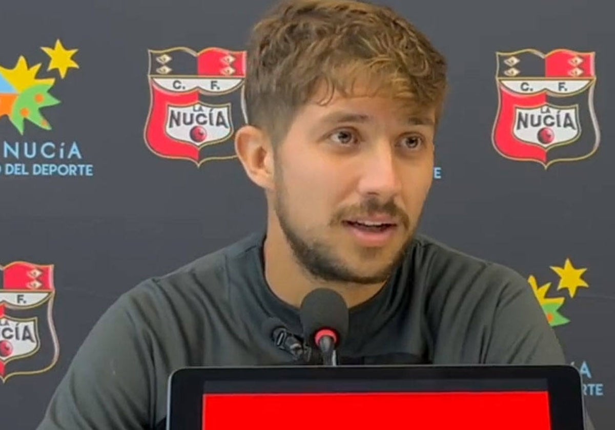 Mario Robles en una rueda de prensa esta temporada en las filas de La Nucía
