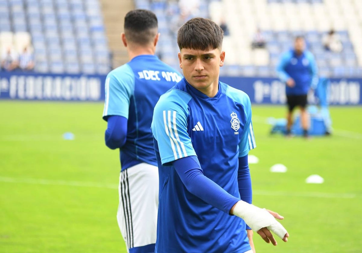 El centrocampista gaditano del Decano Miguelete antes de un partido
