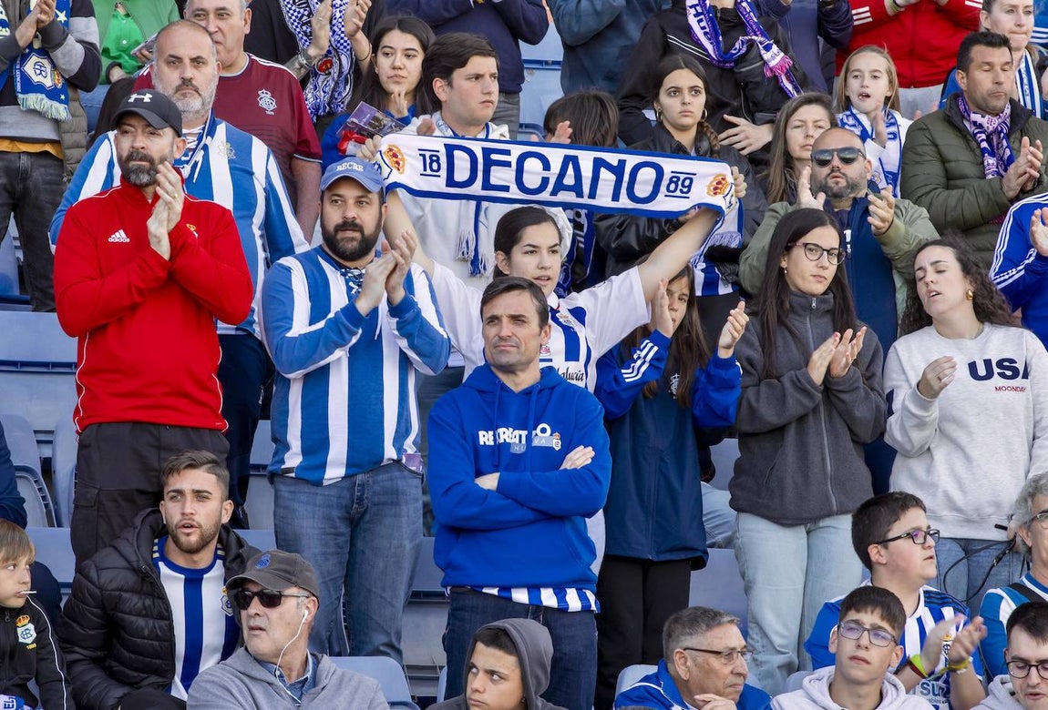 Galería de imágenes: del homenaje al Atlético Onubense a la indignación arbitral