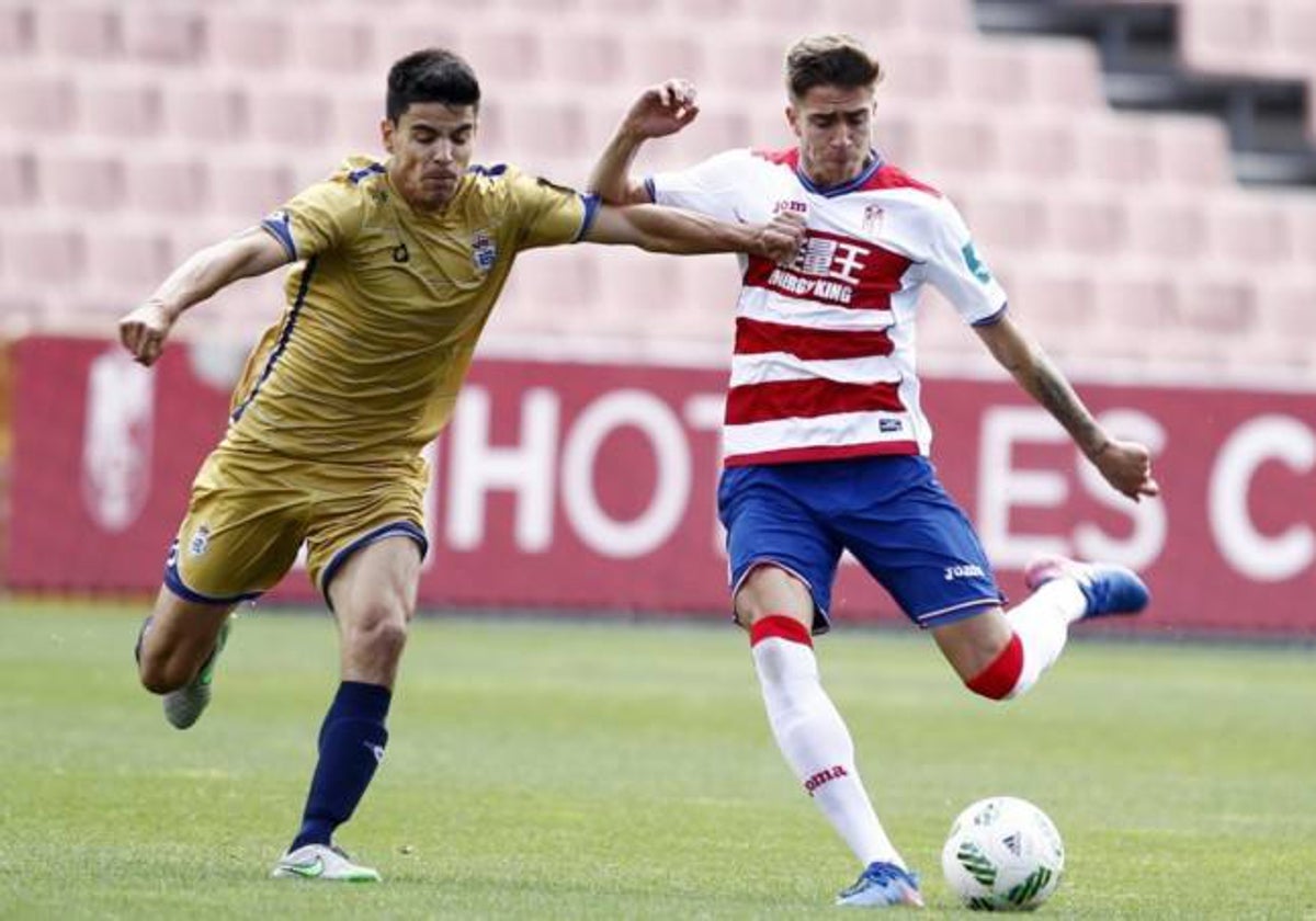 Javi Cantero durante el Recreativo Granada-Recreativo de Huelva de la temporada 2016/17