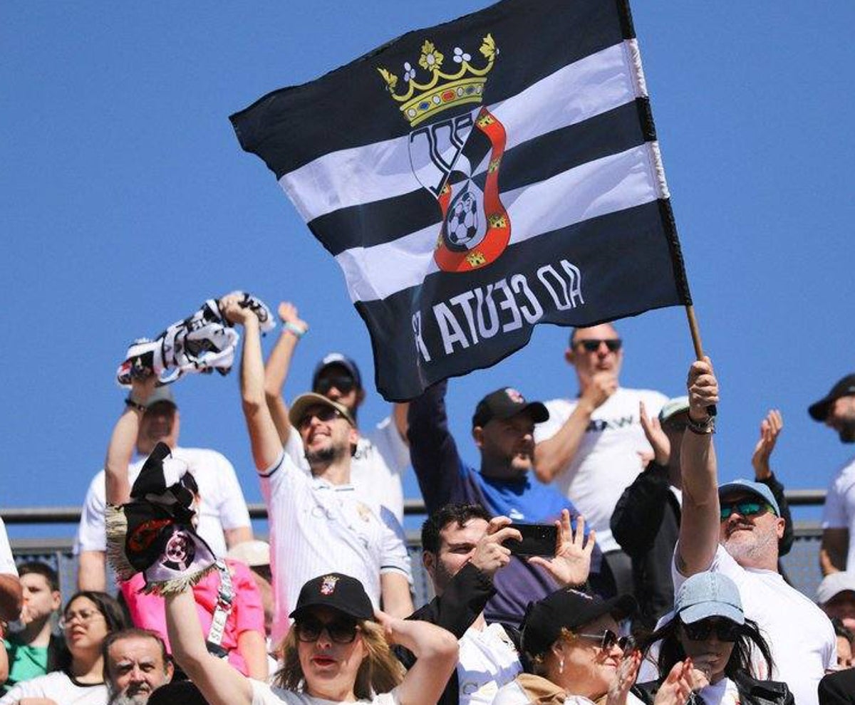 Aficionados del Ceuta en un partido en el estadio Alfonso Murube