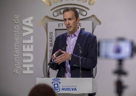 El Ayuntamiento de Huelva avisa a Comas  que si no responde a la oferta por el Recreativo «no hay más oportunidades de soluciones dialogadas»