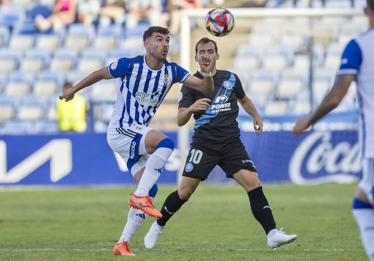 Rubén Serrano completó su cuarto partido consecutivo jugando como pivote en el Recreativo