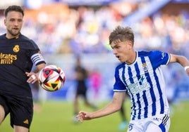 Óscar Arias lo tiene claro: «José Antonio de la Rosa está capacitado para jugar con el Cádiz en Segunda»