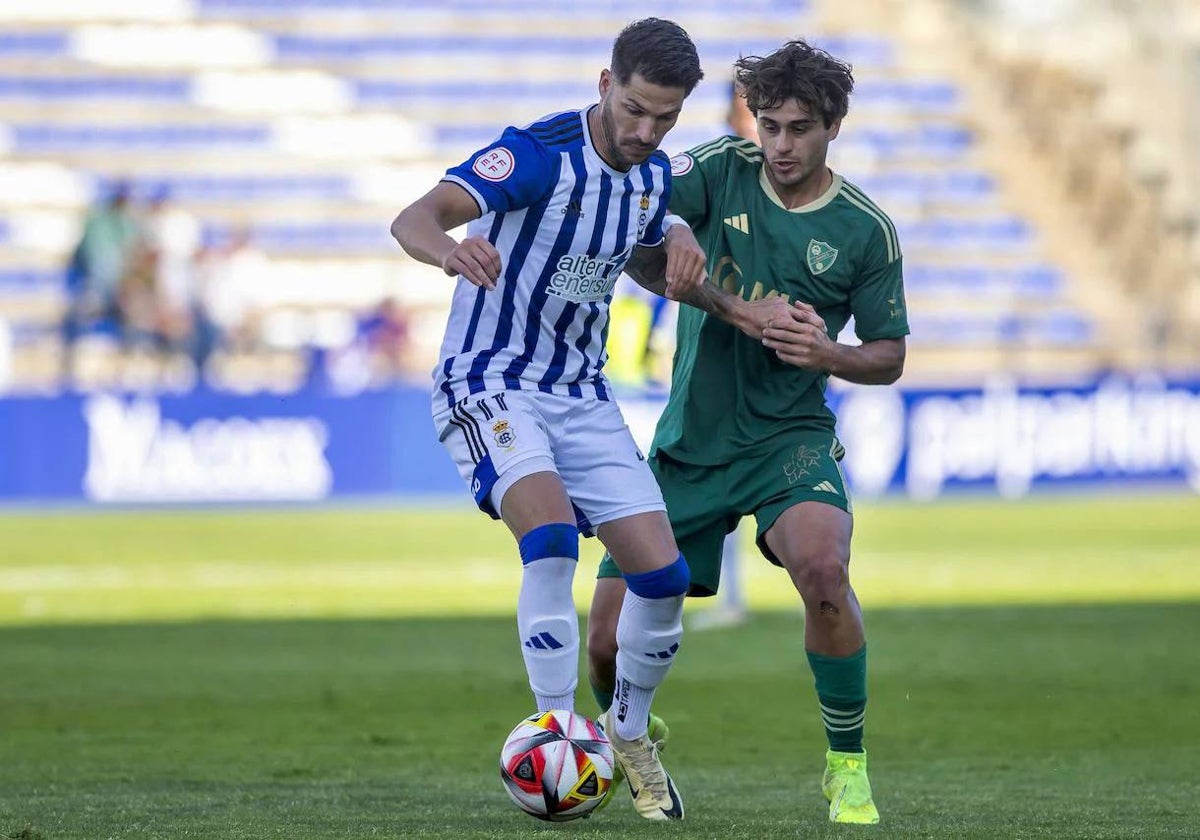 Caye Quintana durante el Recreativo-Linares de la pasada temporada en el Nuevo Colombino